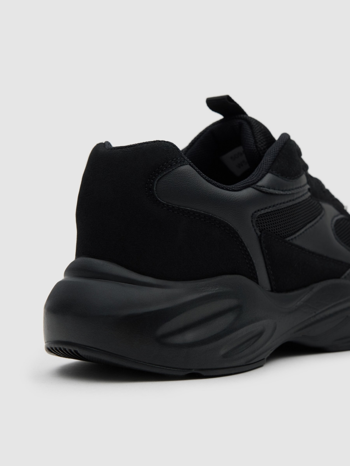 Desportiva nylon combinada efeito pele preta preto vista detalhe