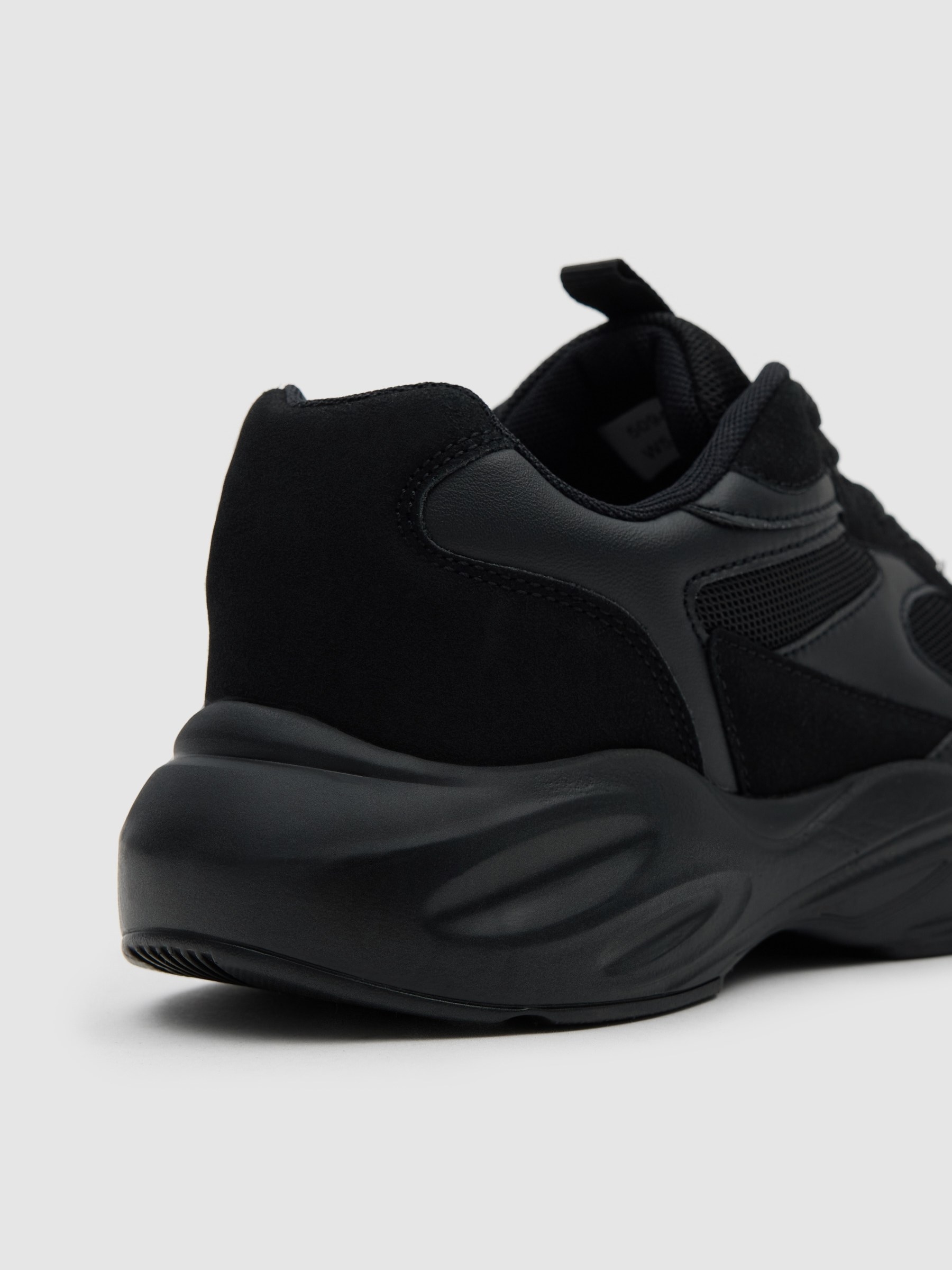 Sporty nylon combined with black leather effect black