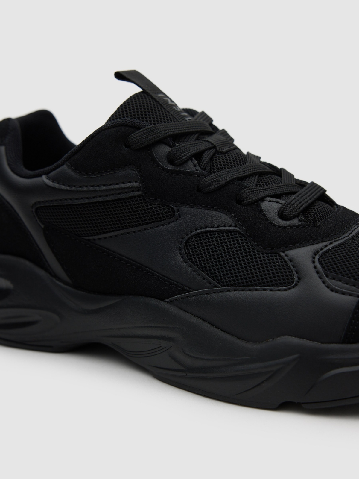 Desportiva nylon combinada efeito pele preta preto vista detalhe