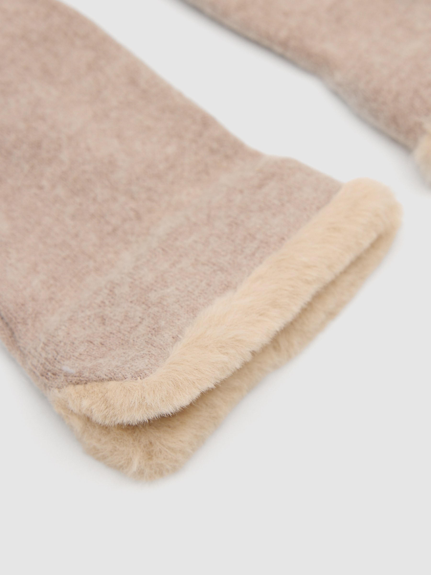 Guantes con lana beige