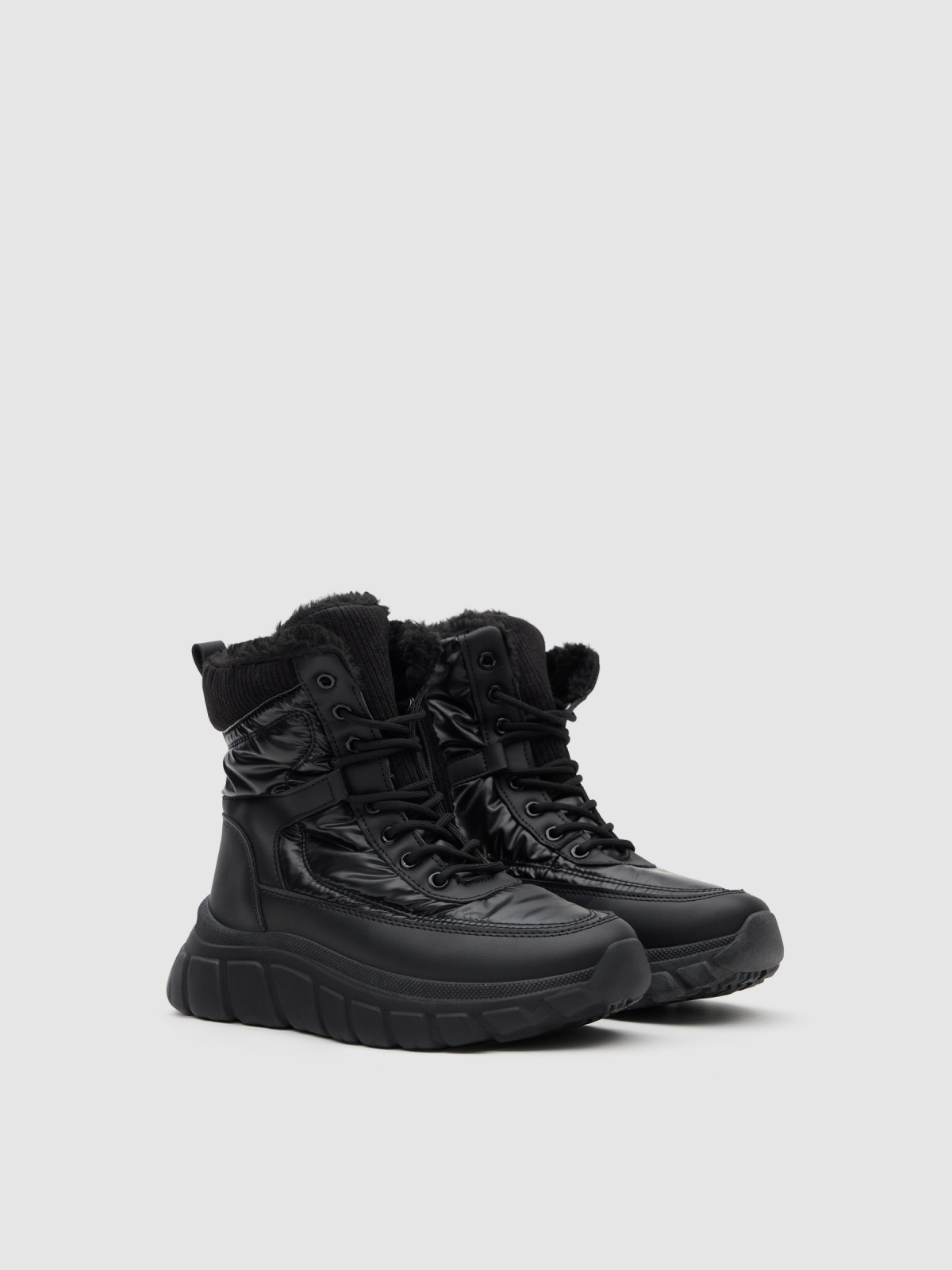 Sneaker boot style black 45º front view