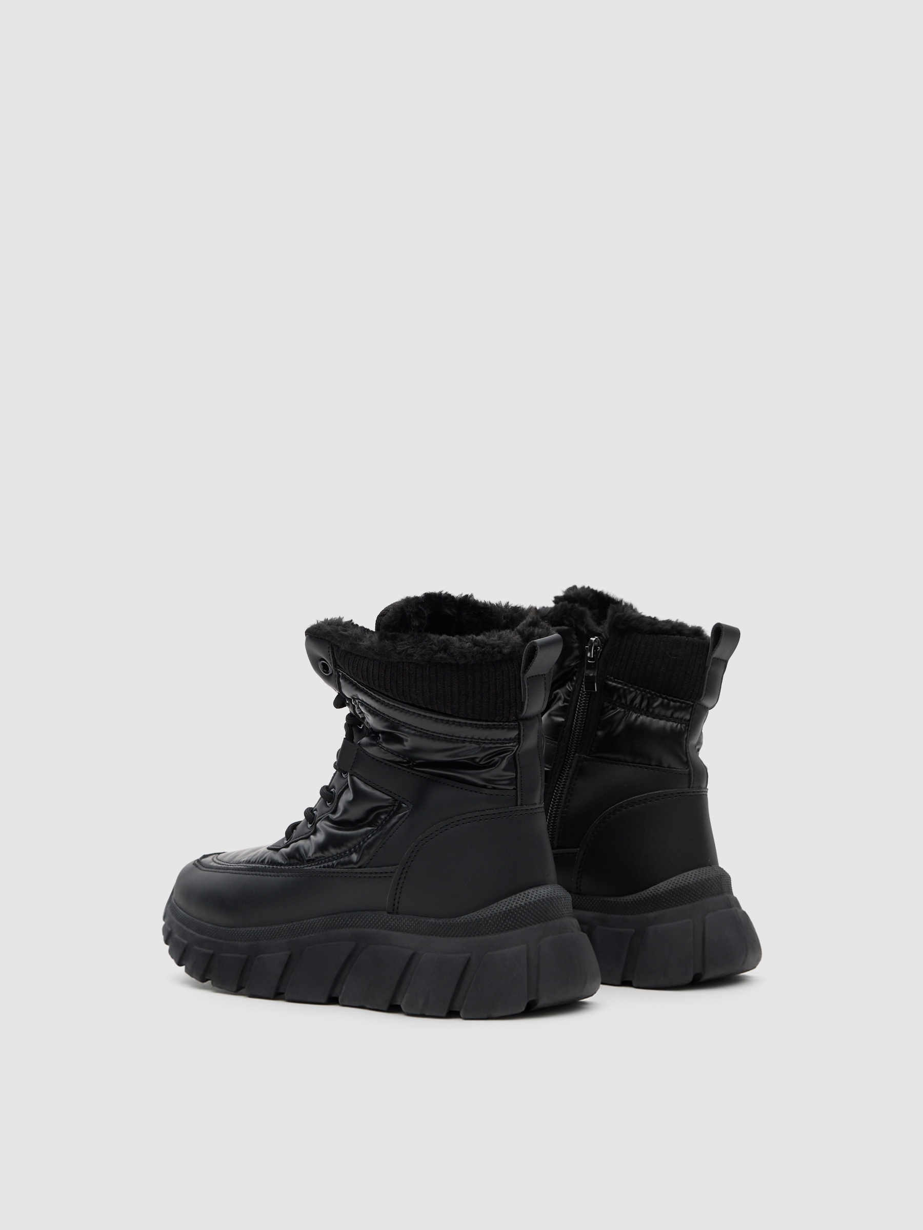 Sneaker boot style black