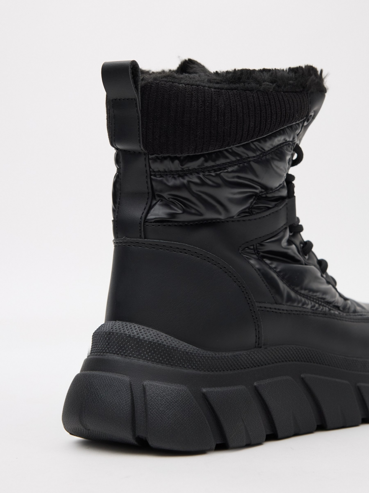 Sneaker boot style black zenithal view