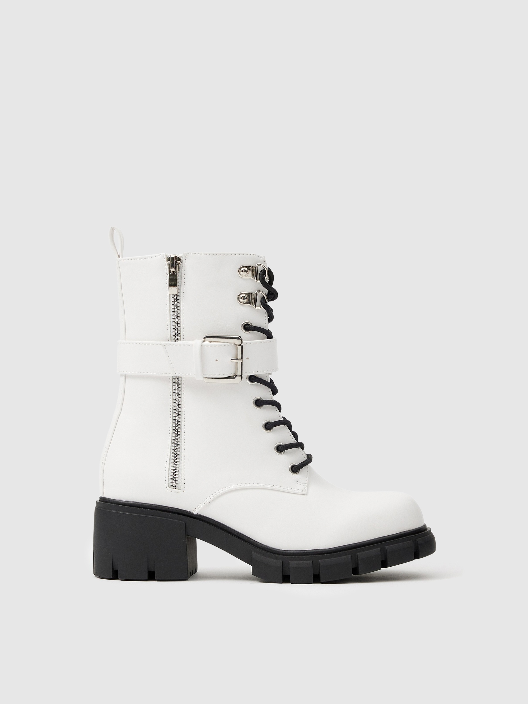 White ankle boot with buckle white