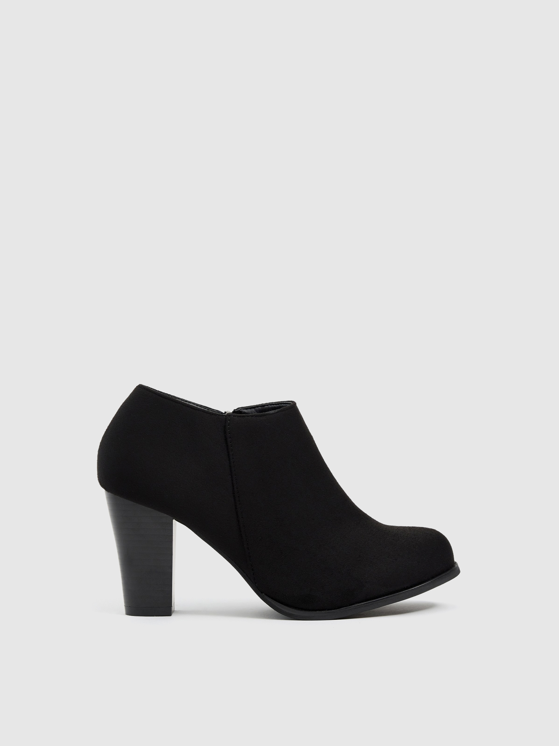 Low ankle boot with heel black