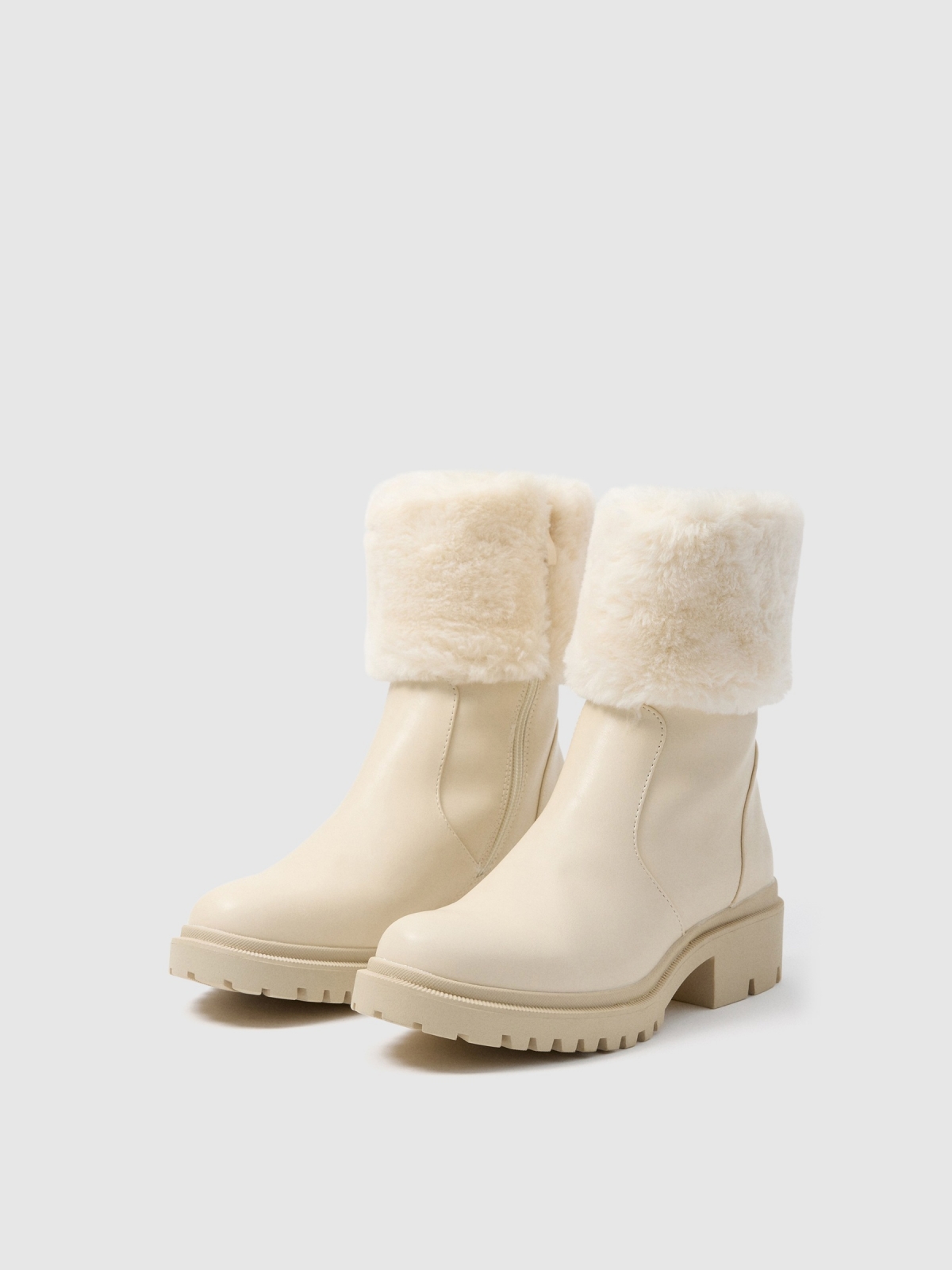 Botas de gola de pele de moda botas de tornozelo branco vista frontal 45º