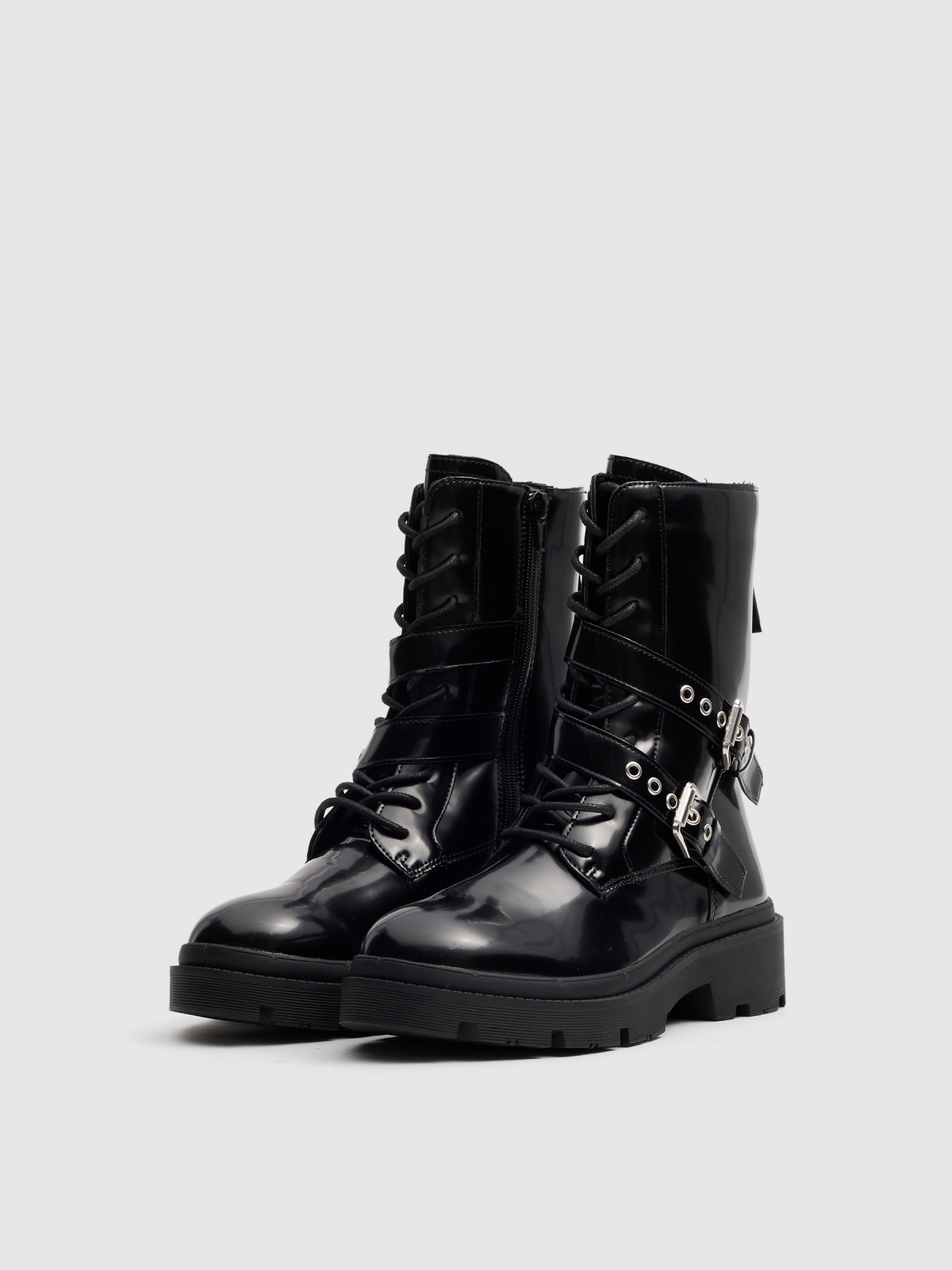 Botas de fivela de moda para tornozelo vista frontal 45º