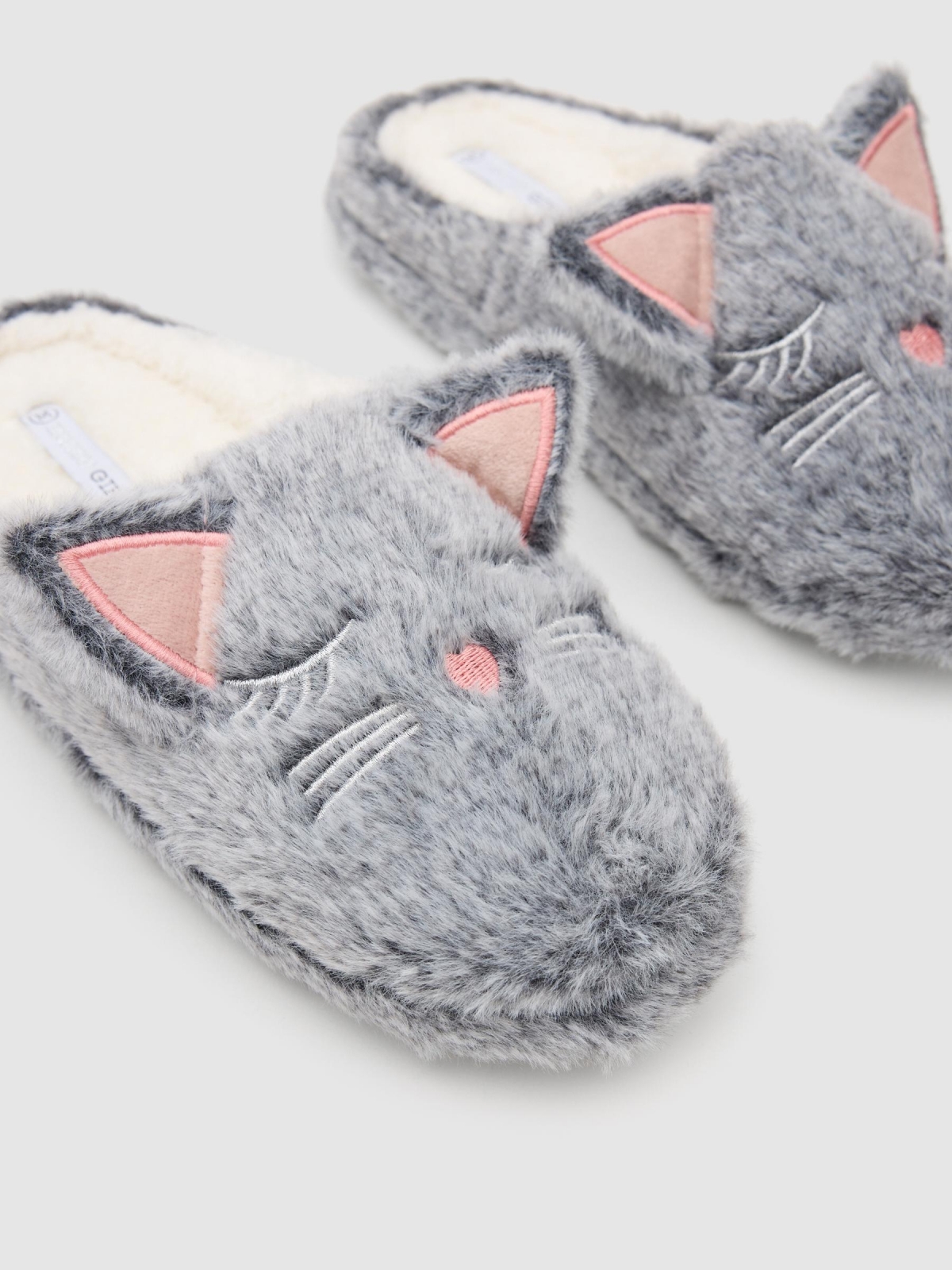Zapatillas de casa gato gris vista detalle
