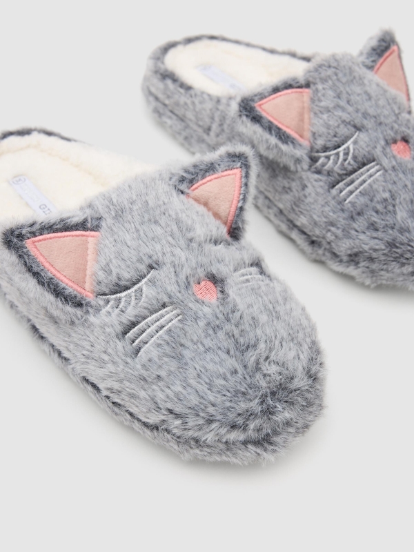 Zapatillas de casa gato gris vista detalle