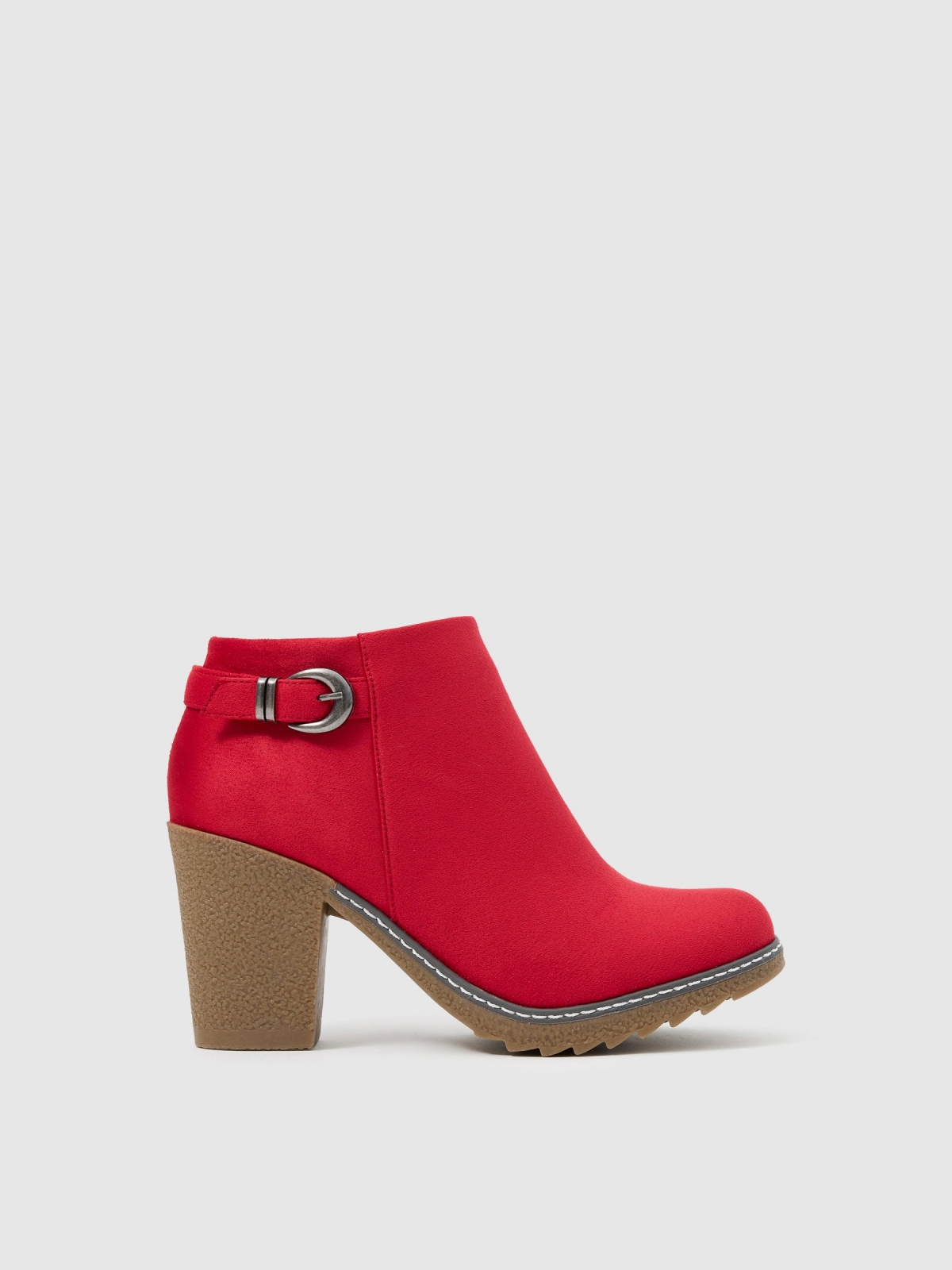 Bota salto alto com fivela vermelho