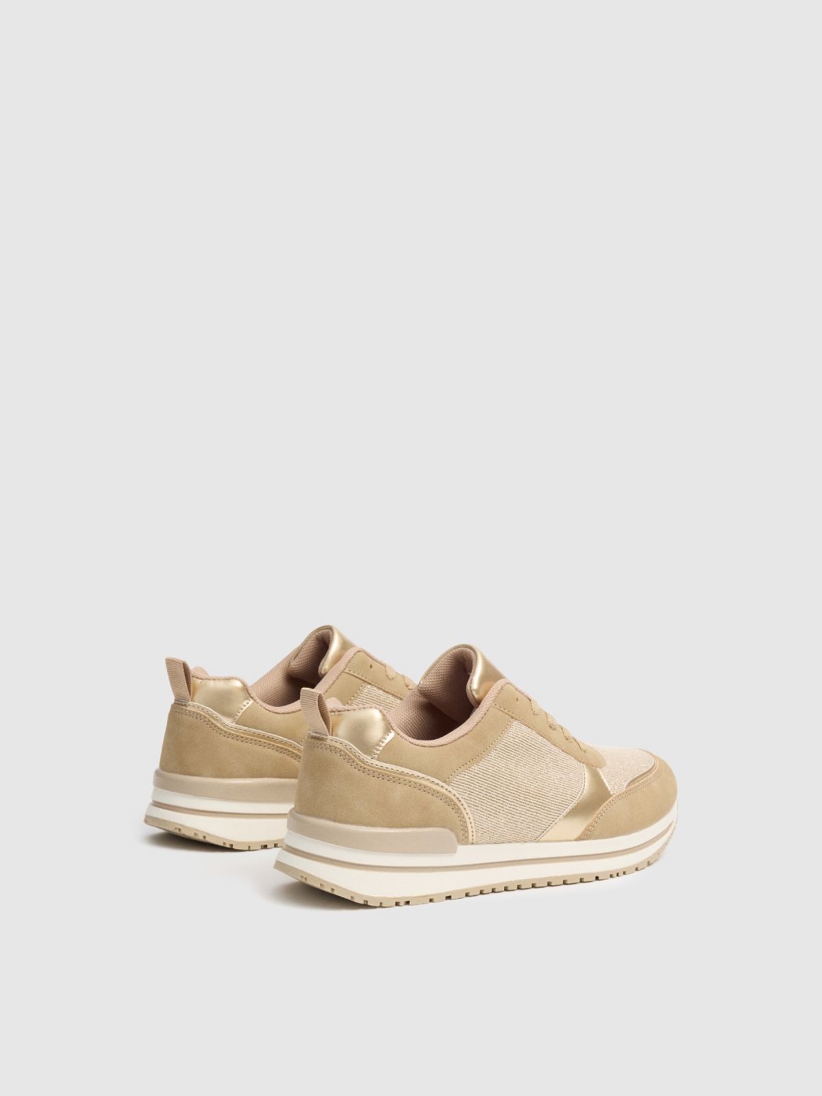 Zapatillas sneaker brillo arena vista trasera 45º