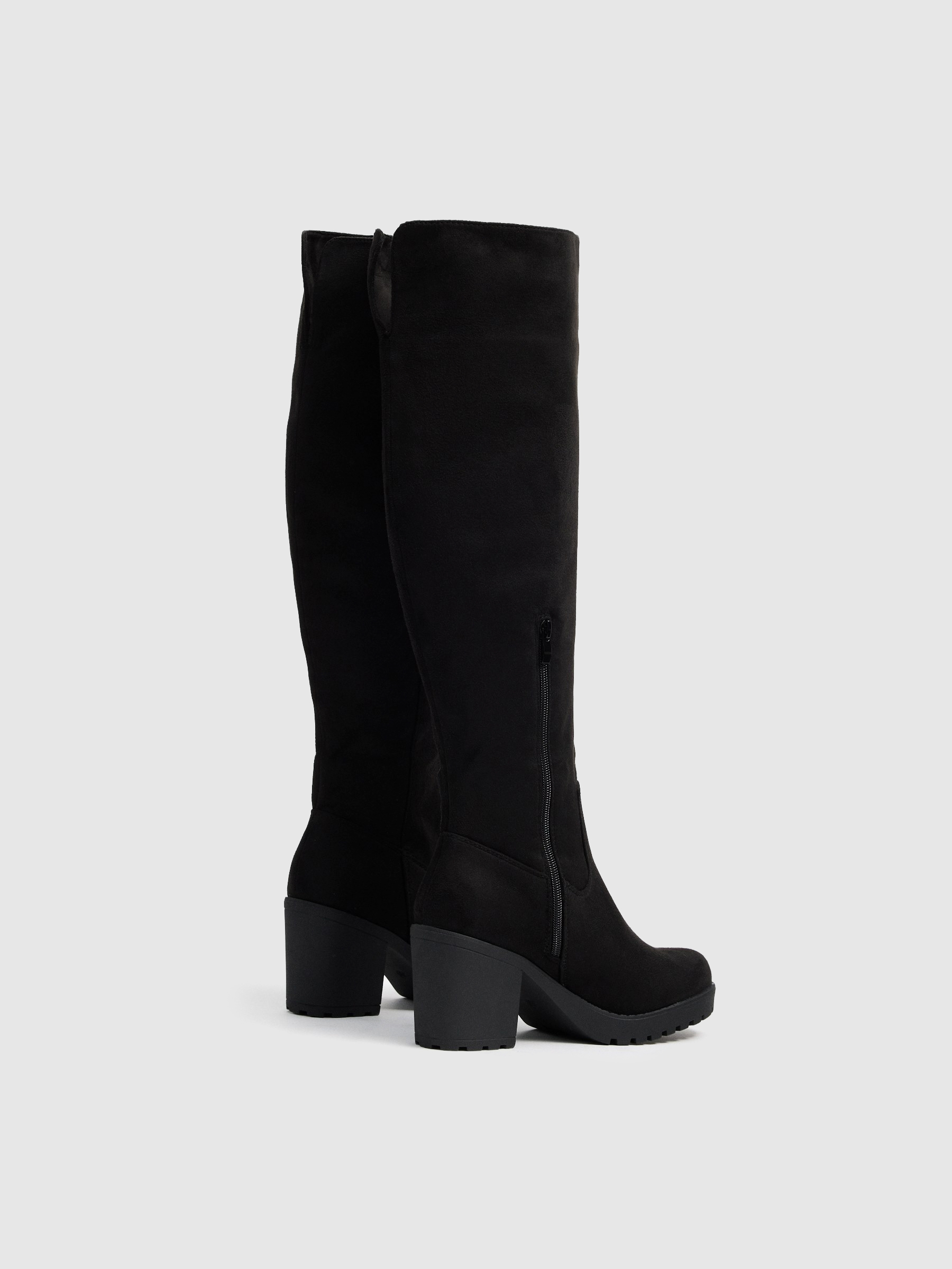 High boot with heel and platform black profile view