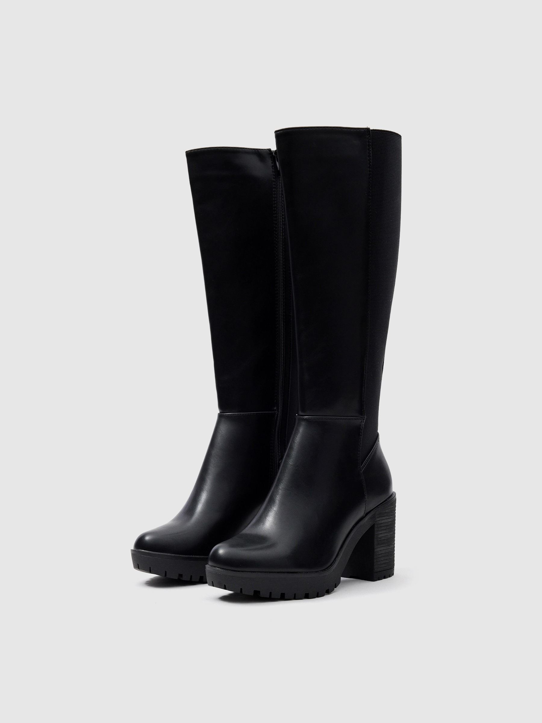 Bota altas com elásticos preto