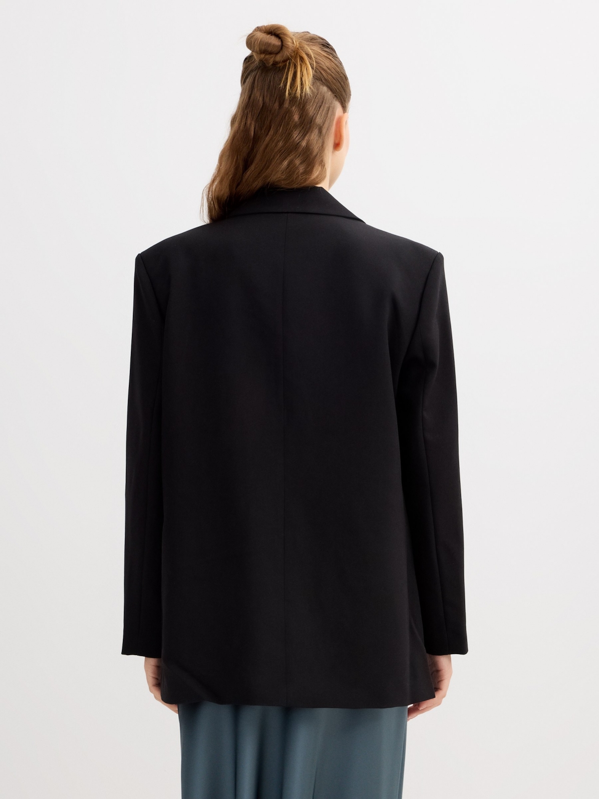 Blazer cruzado oversize preto vista meia traseira