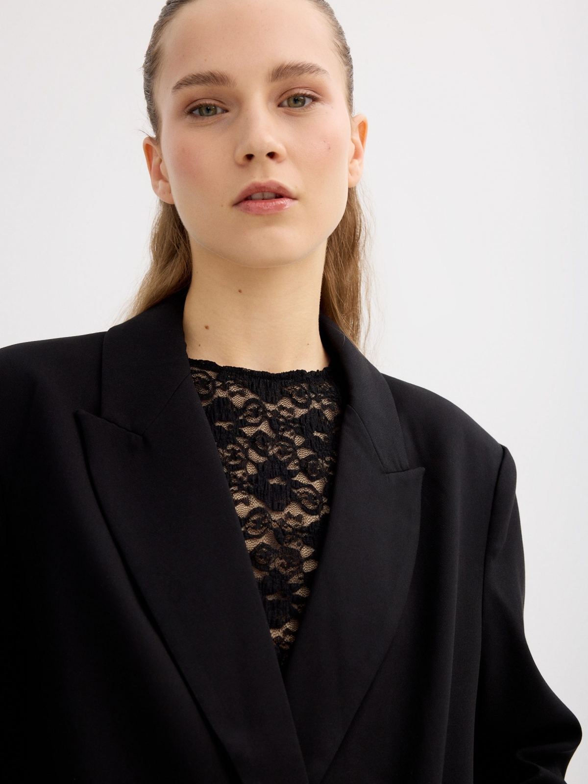 Blazer cruzado oversize preto vista detalhe