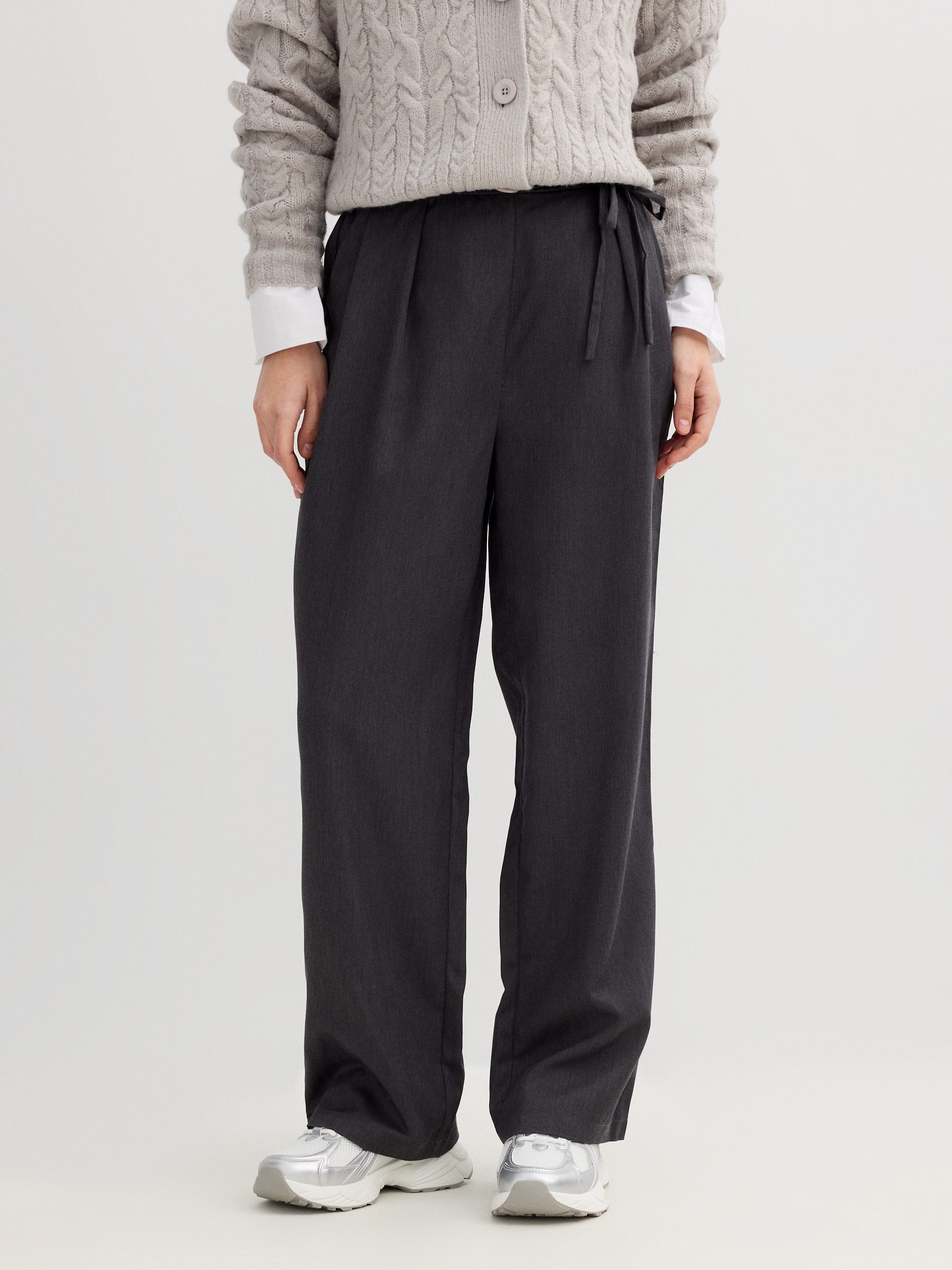 Palazzo pants with tie dark grey front view