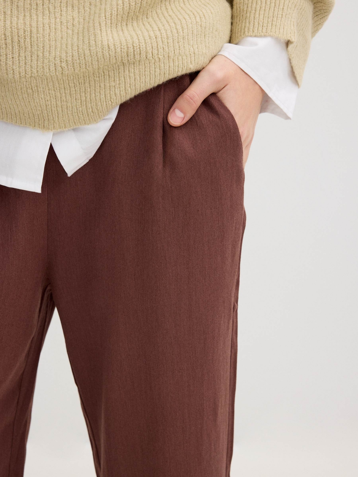 Culotte tiro alto marrón vista detalle