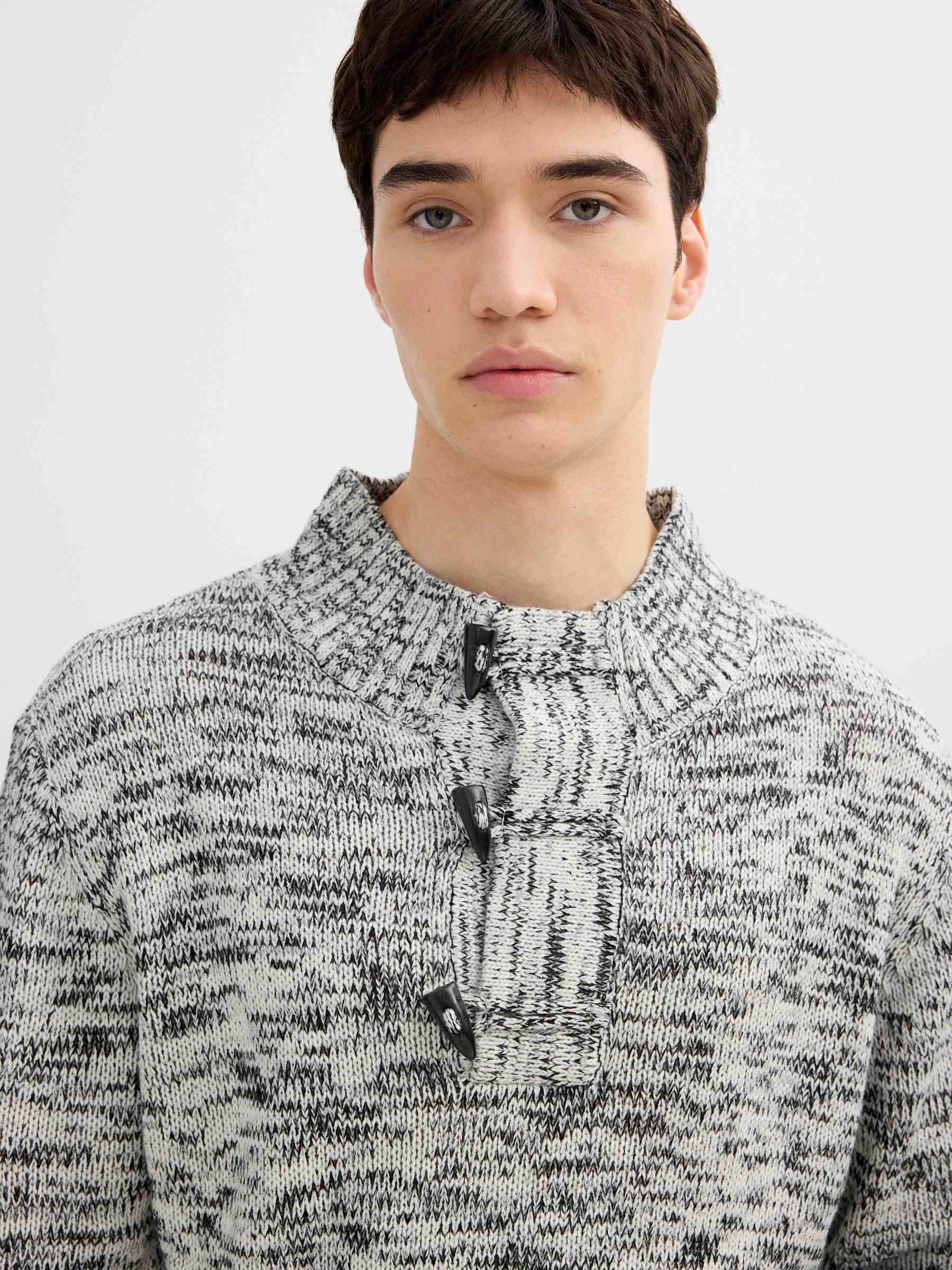 Jersey jaspeado cuello alto gris vista media frontal