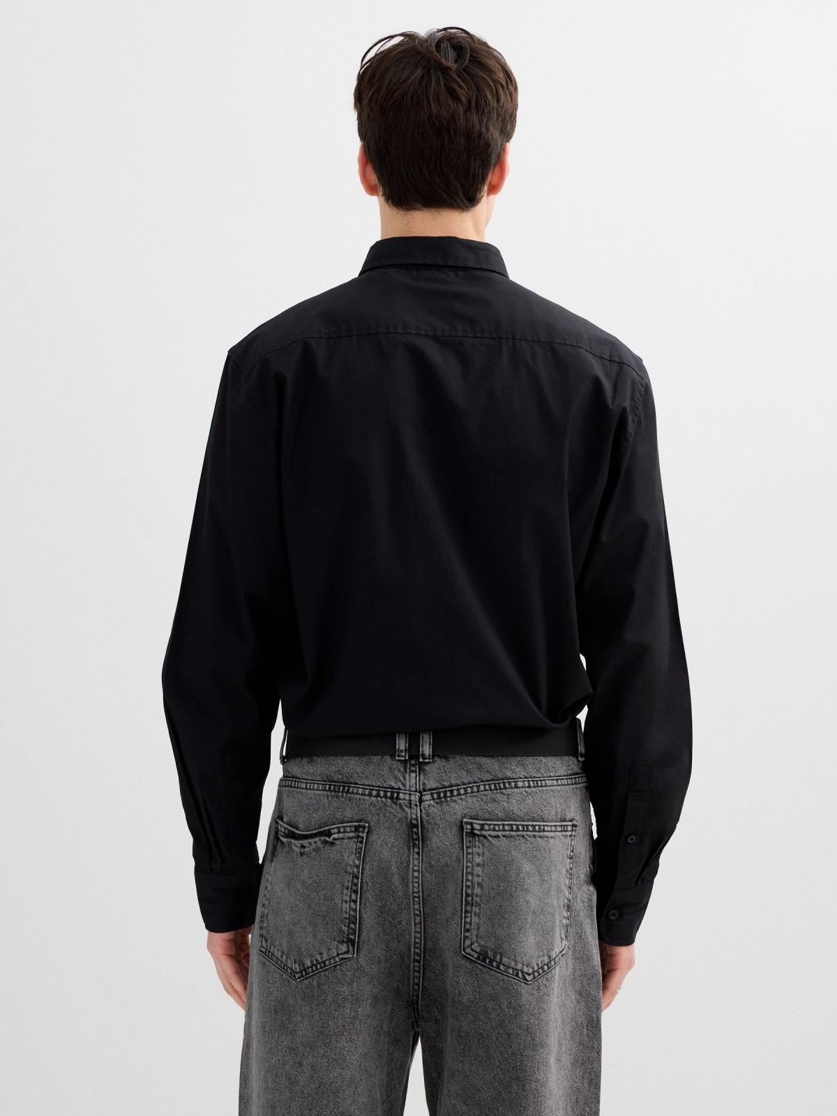 Camisa algodón manga larga negro vista media trasera