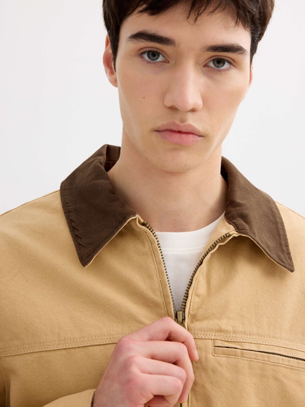 Zipper jacket beige detail view