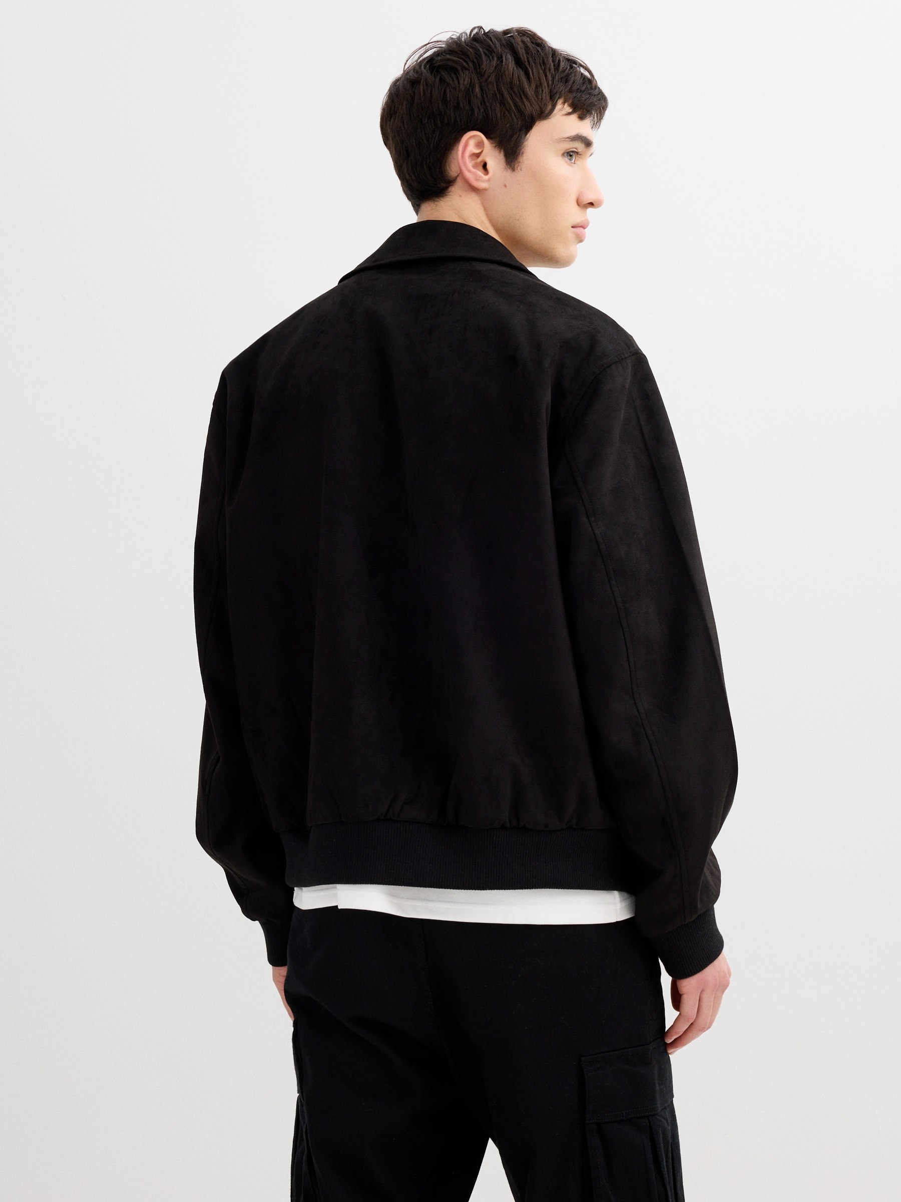 Jaqueta varsity efeito couro com botões preto vista meia frontal