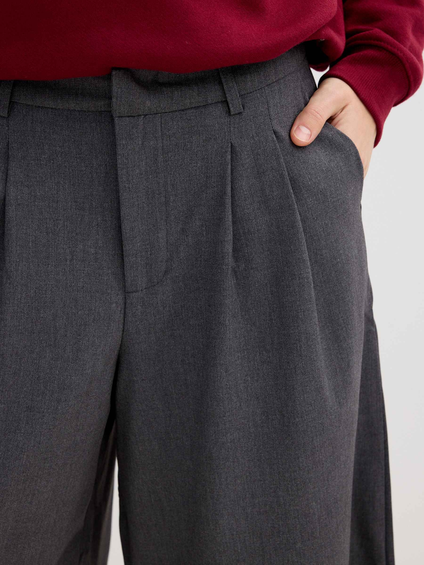 Fluid Bermuda with pleats melange grey middle front view