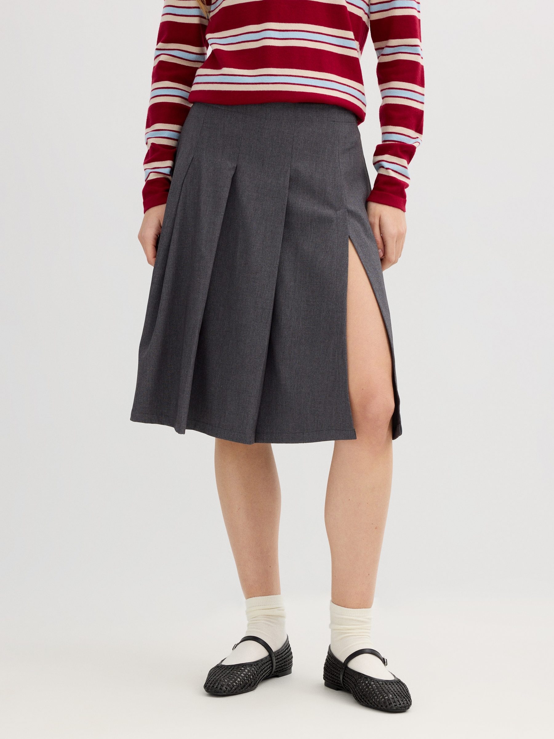 Pleated midi skirt with slit melange grey middle front view
