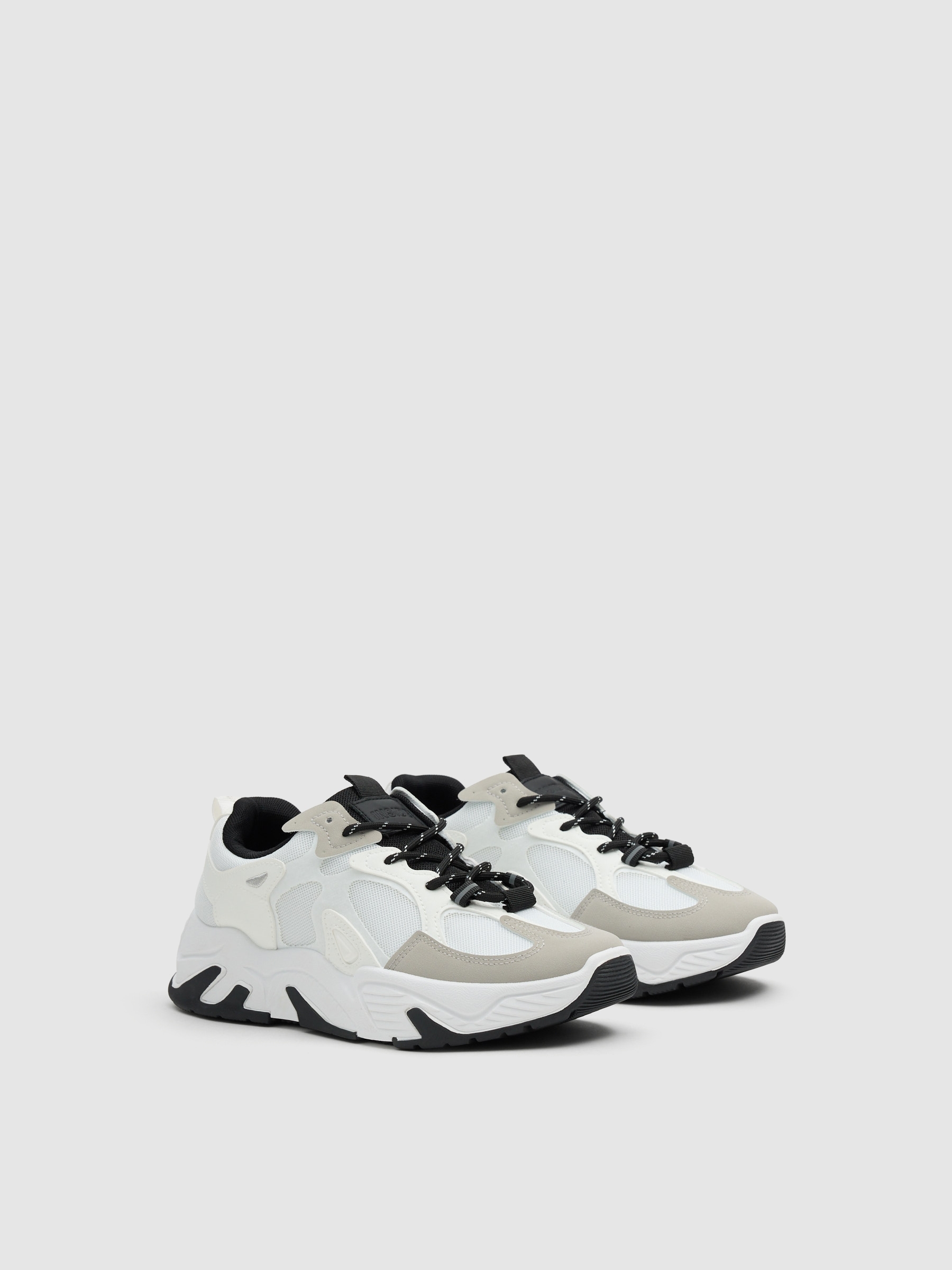 Zapatillas de nylon y goma blanco roto