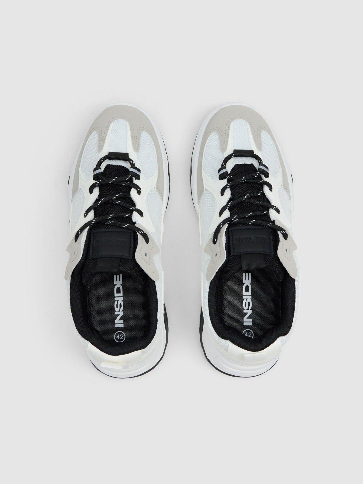 Tênis de nylon e borracha off white vista superior