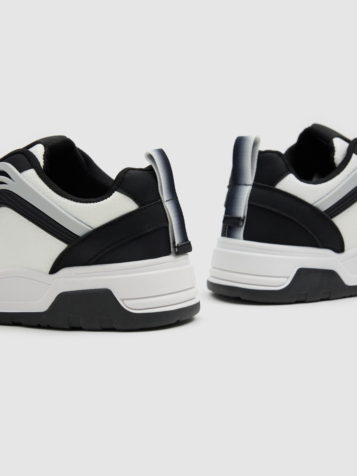 Deportiva skater suela goma blanco vista detalle