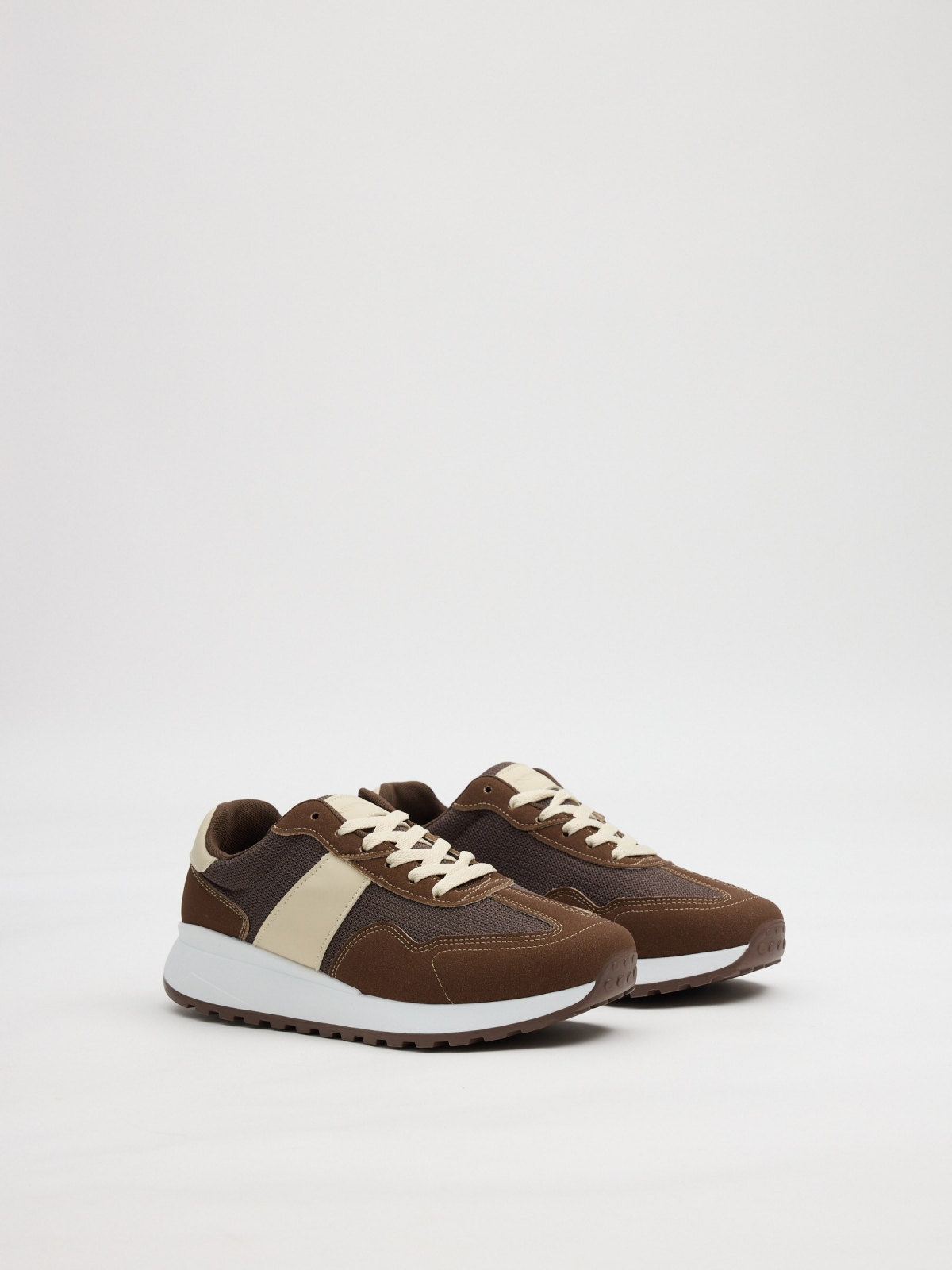 Esportivas nylon sola de borracha chocolate vista frontal 45º