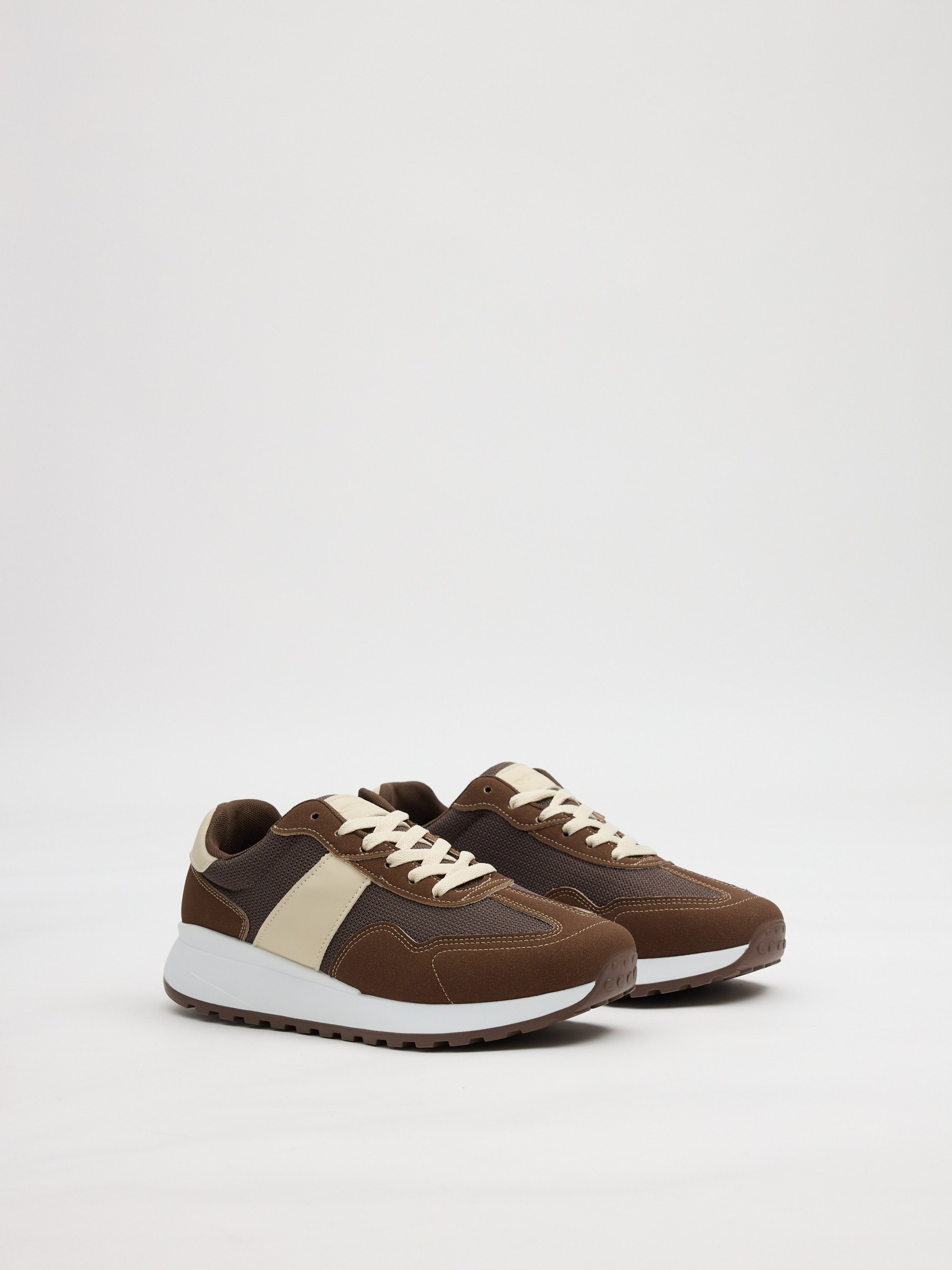 Nylon sports shoes with rubber sole chocolate