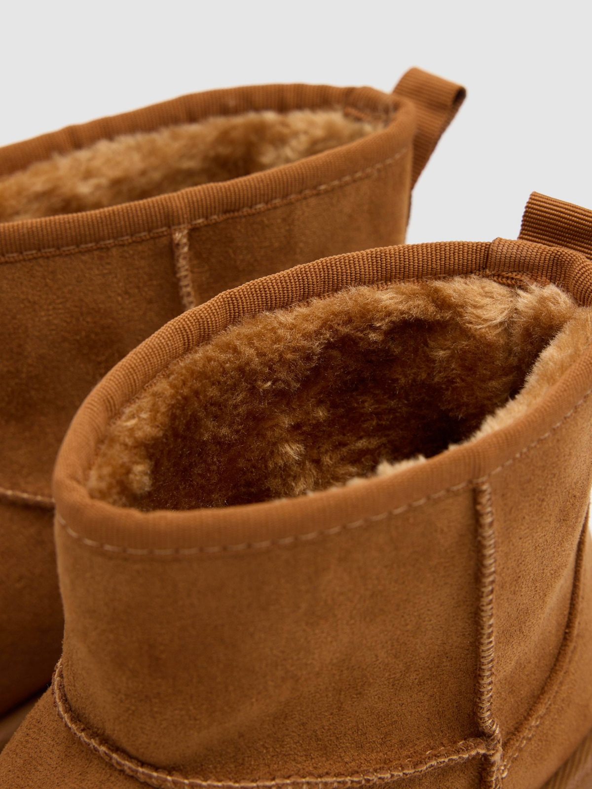 Botas plataforma camel marrom vista detalhe