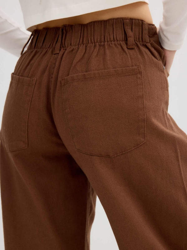 Casual pants with drawstrings cinnamon detail view