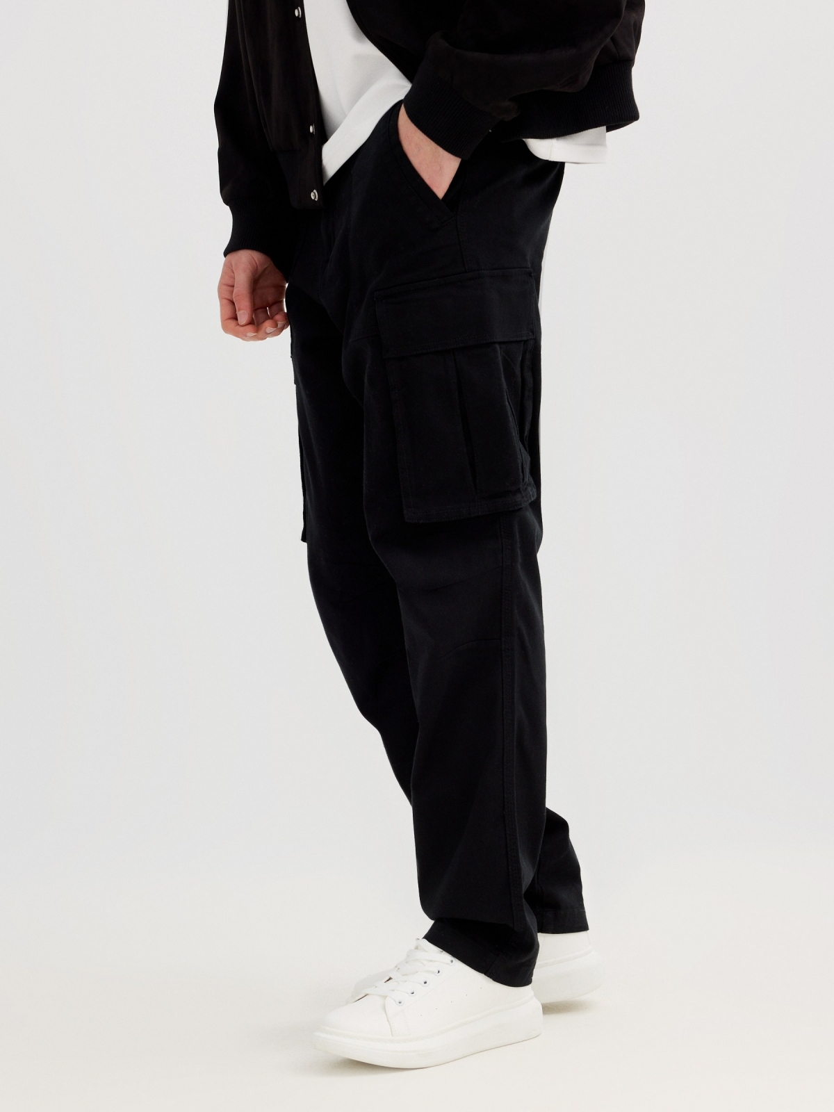 Regular chino cargo pants black detail view