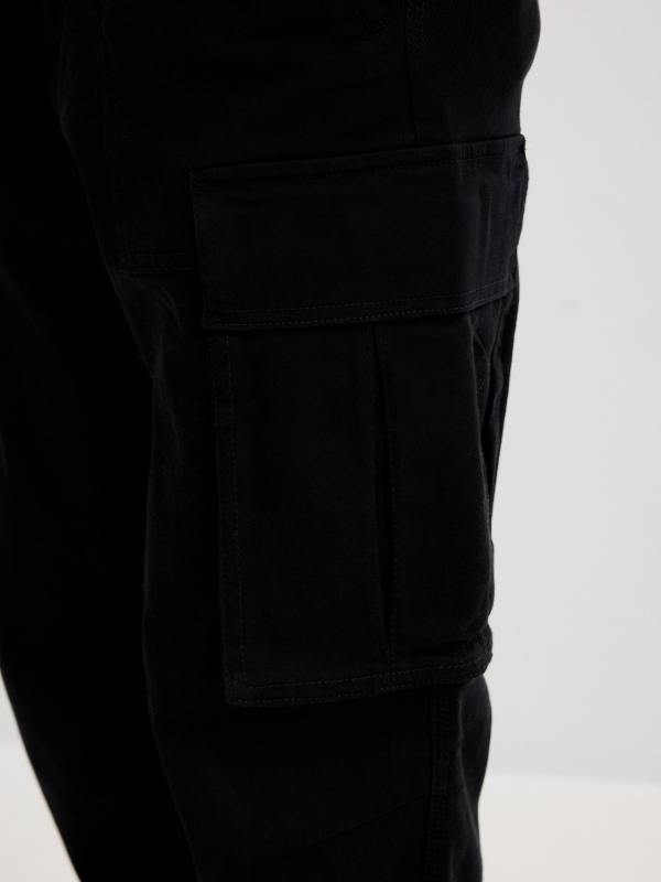 Calça cargo chino regular preto vista detalhe