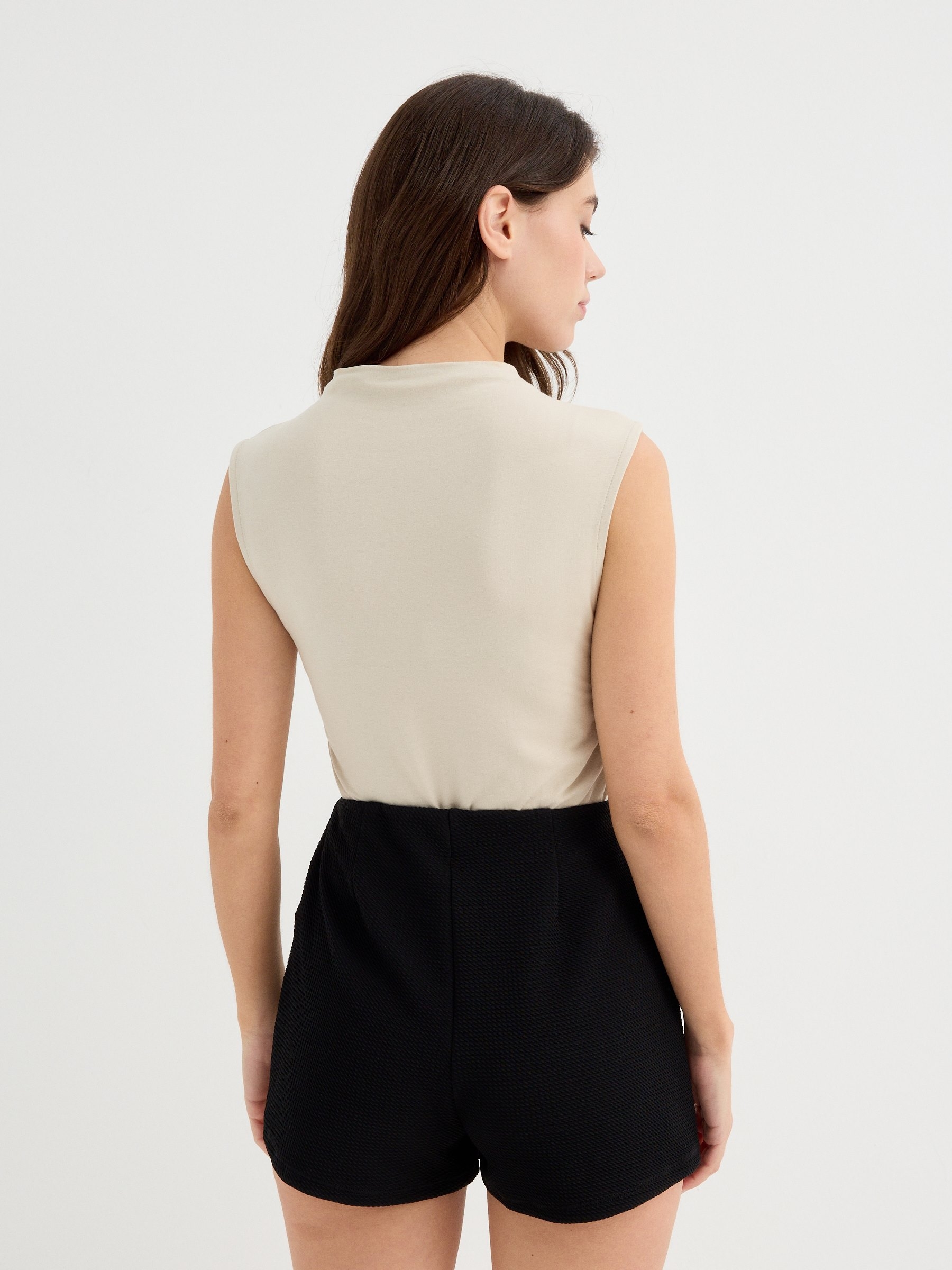 Falda pantalón mini negro vista media frontal