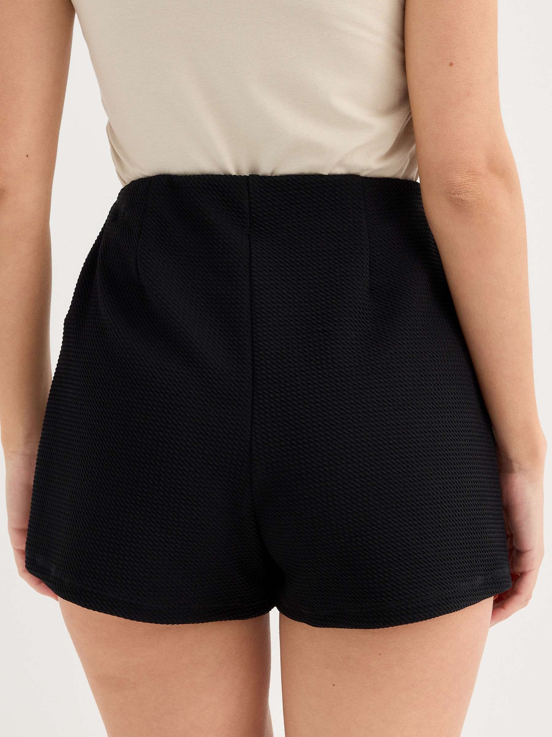 Falda pantalón mini negro vista media frontal