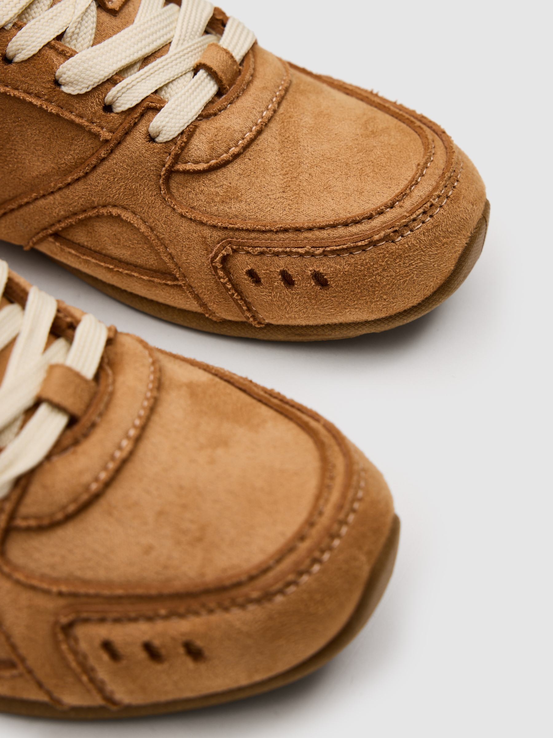 Zapatilla deportiva casual crudo