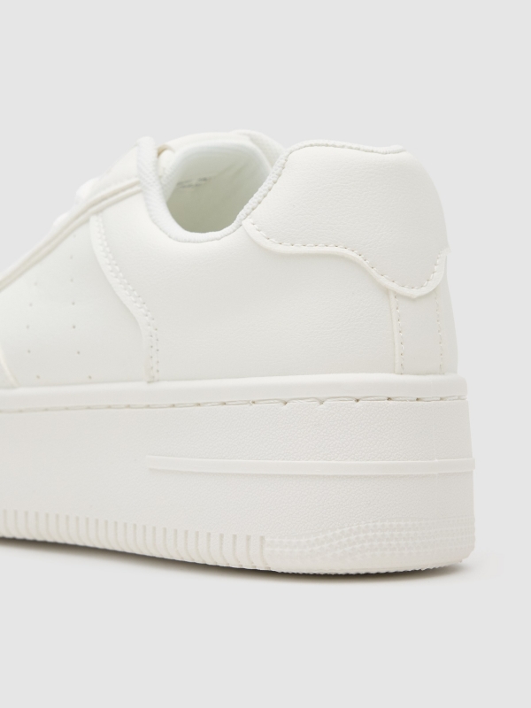 Deportiva polipiel con plataforma blanco vista detalle