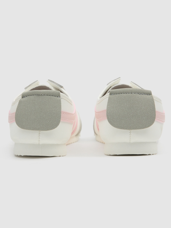 Desportiva em pele sintética combinada branco vista detalhe