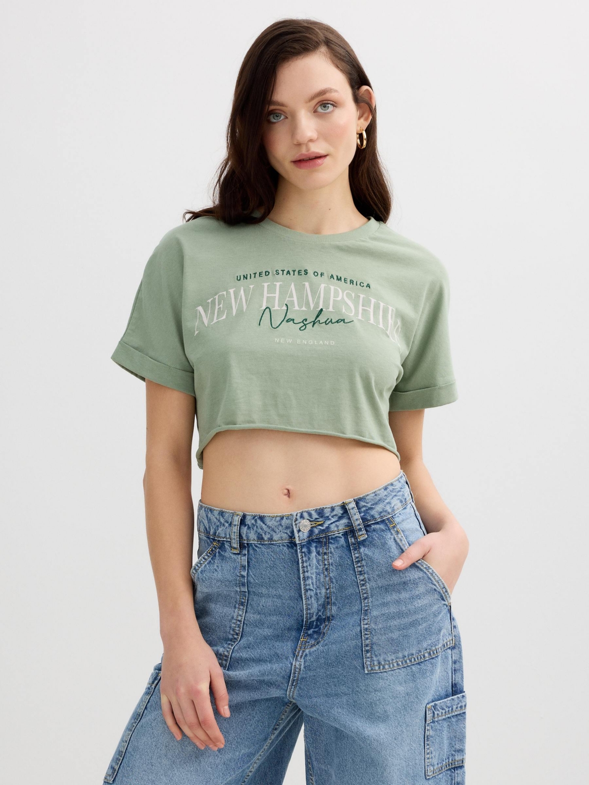 Green cropped t-shirt greyish green middle front view