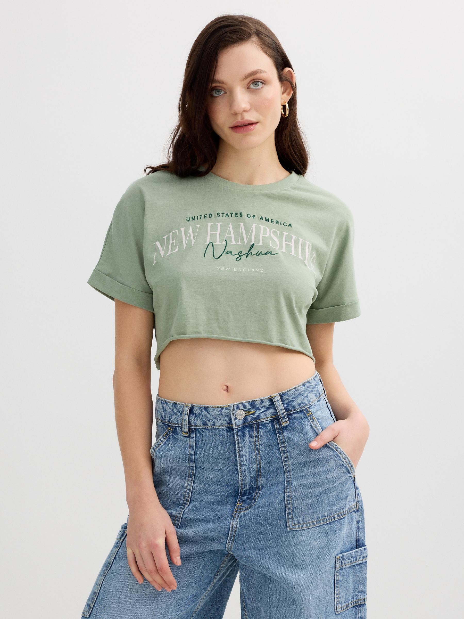 Green cropped t-shirt greyish green middle front view