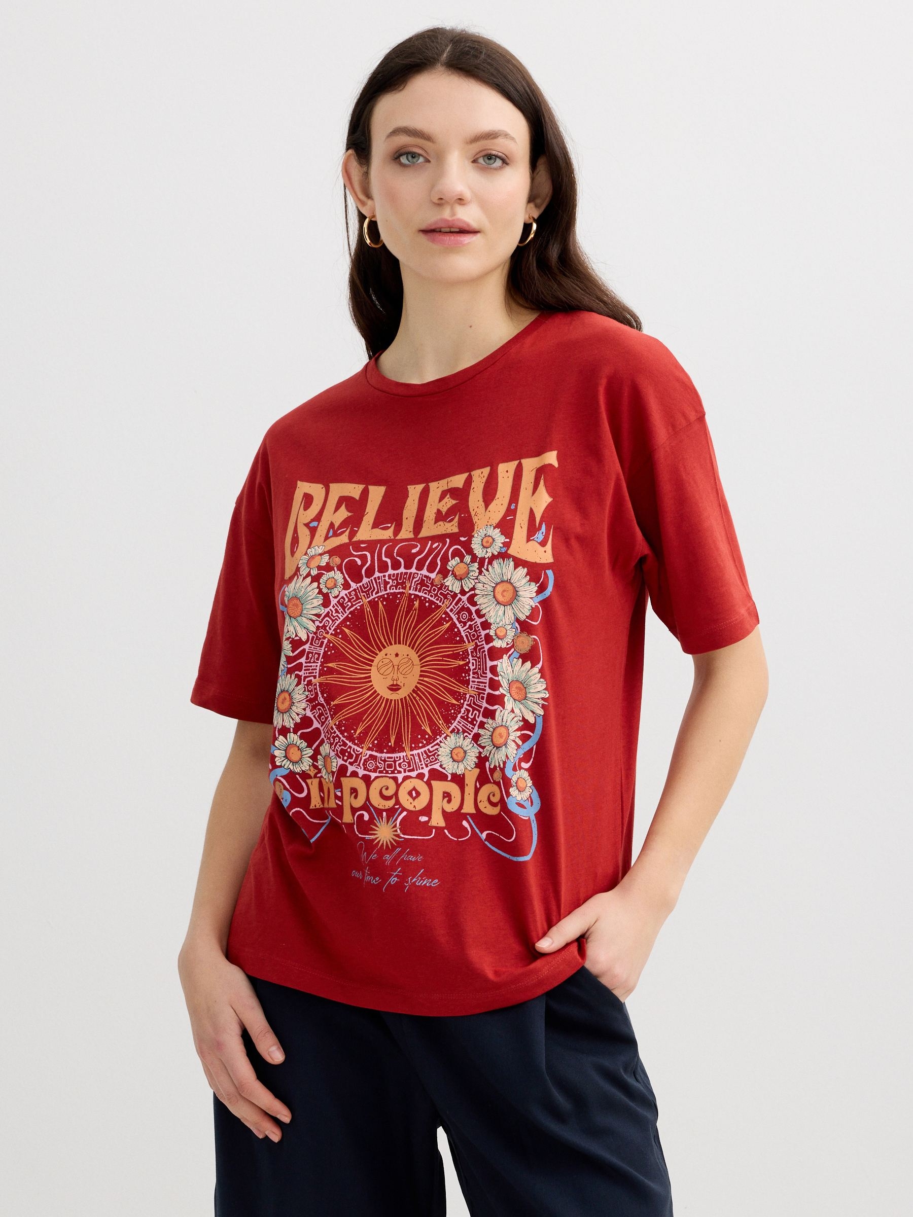 Oversized believe t-shirt brick red middle front view