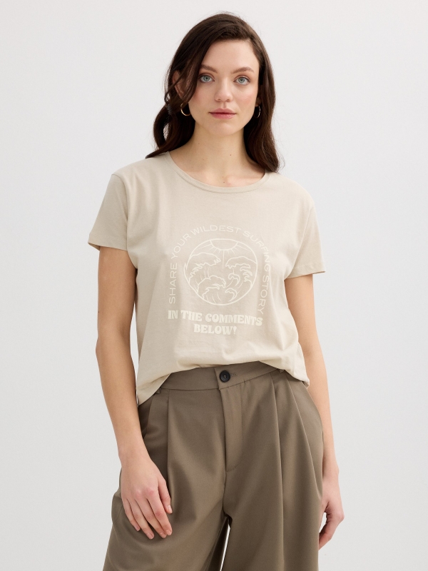 Camiseta algodão tropical taupe vista meia frontal