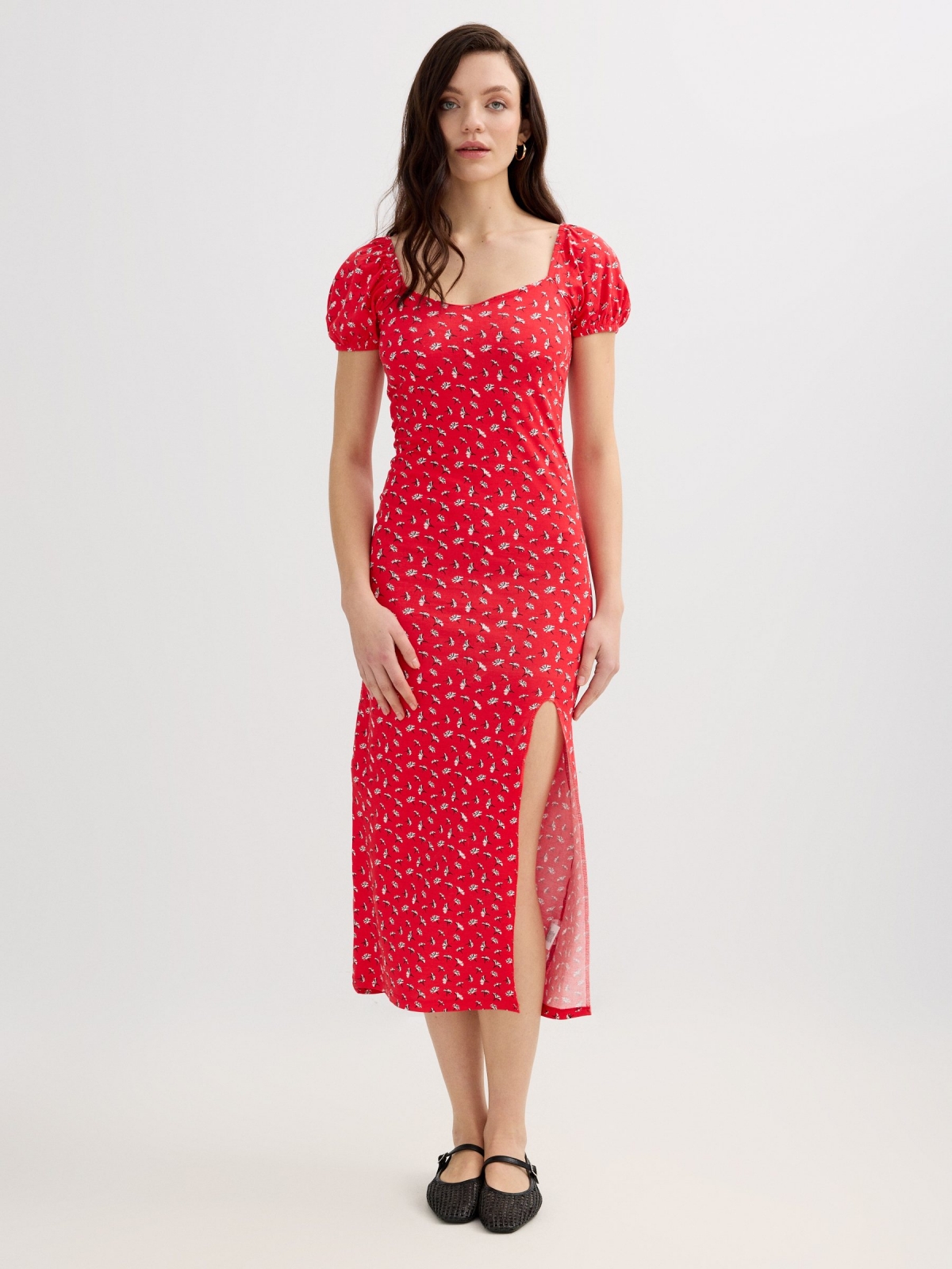 Vestido midi flores escote corazón rojo intenso vista media frontal