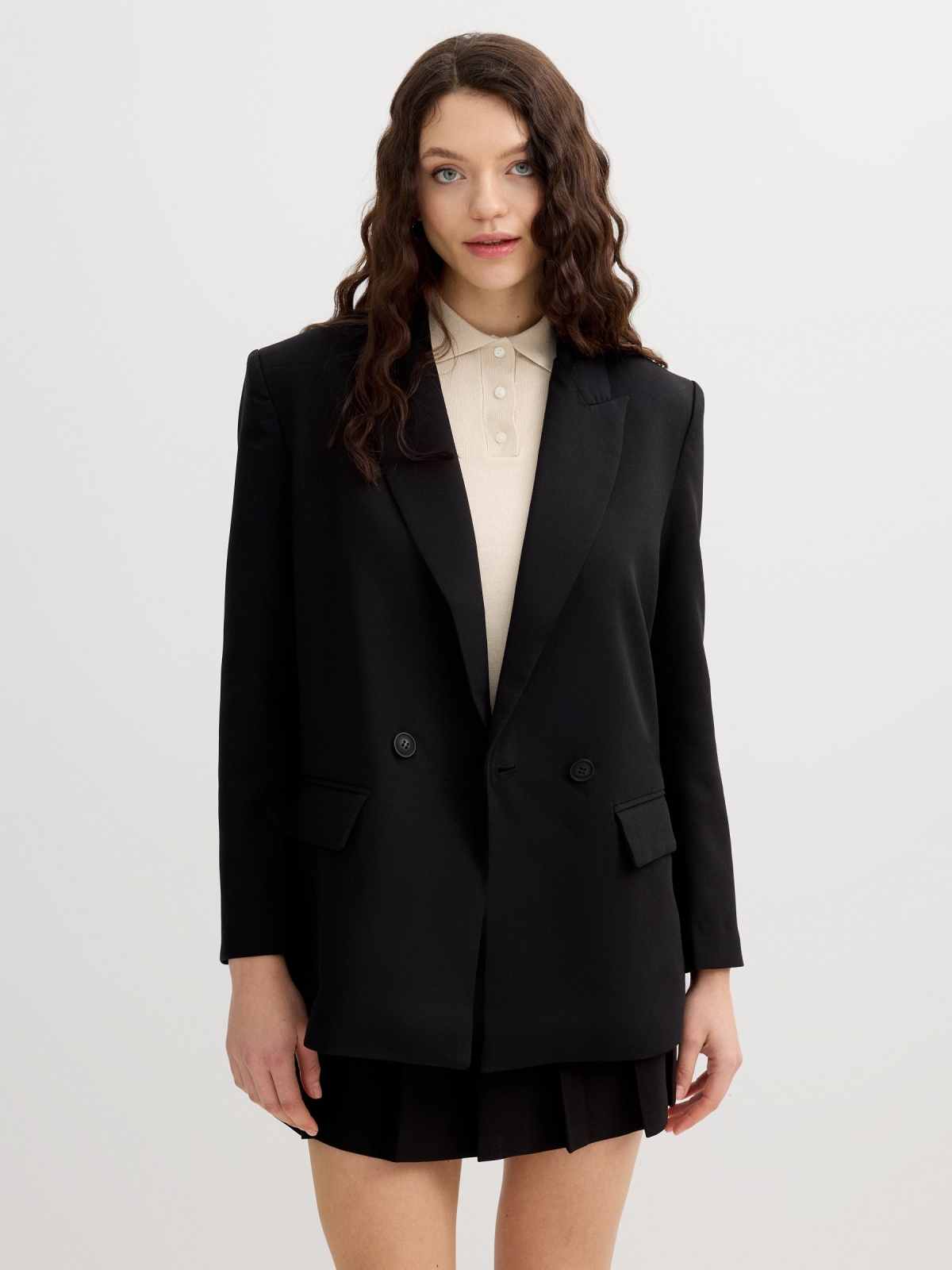 Blazer cruzado oversize preto vista meia frontal