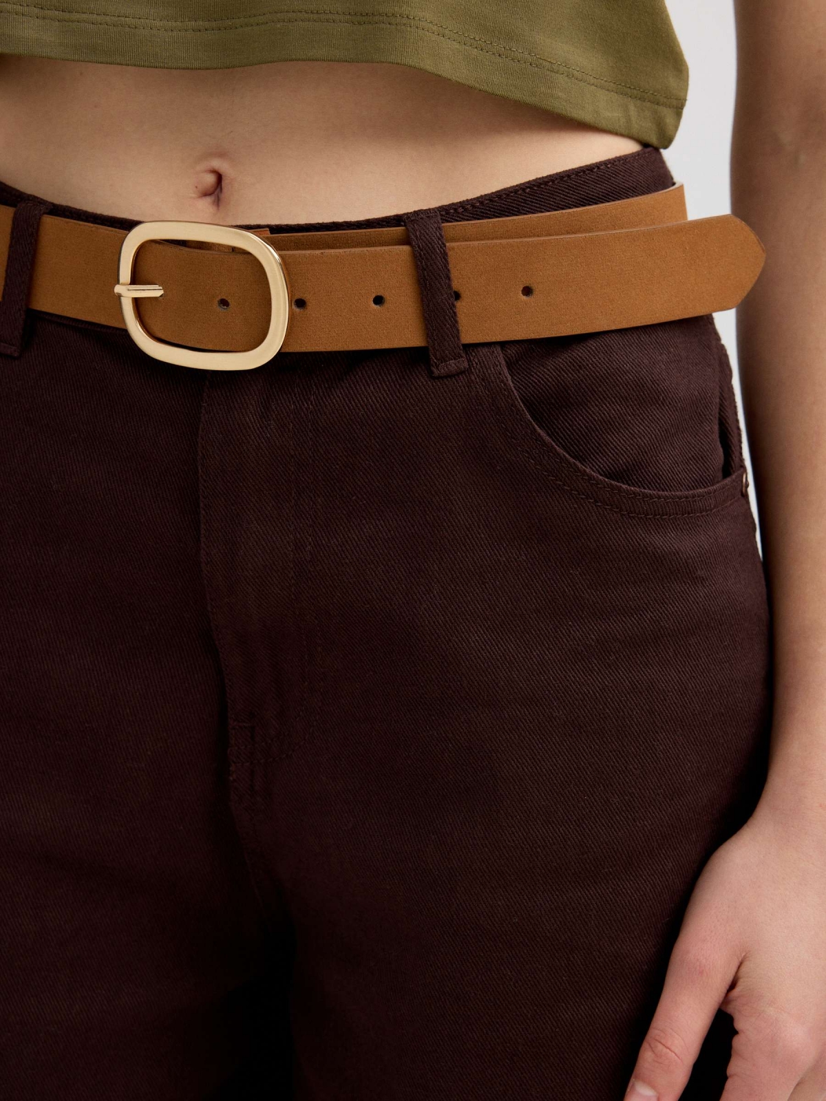 Bermudas sarga algodón chocolate vista detalle