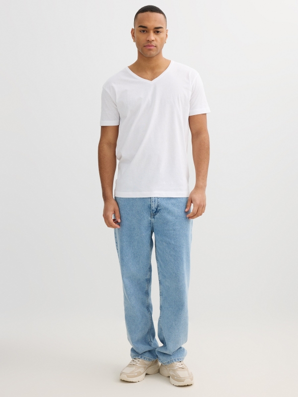 Basic V-neck T-shirt white front view