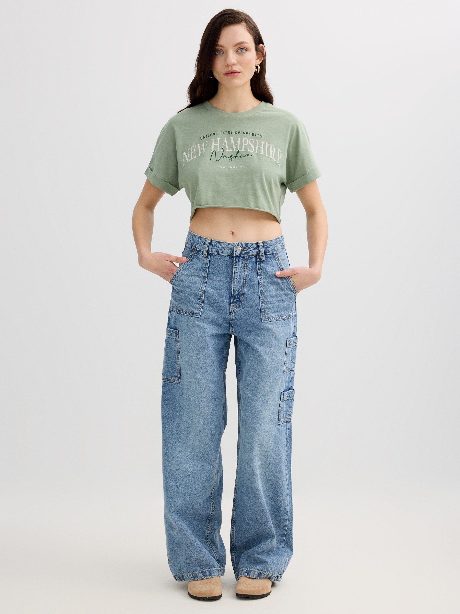 Jeans multibolsillos tiro alto azul vista general frontal